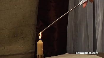 play Esclava lesbiana en bondage castigada con terapia de electro shock