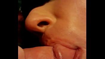 Riproduci Dominazione della bocca bendato pompino da vicino