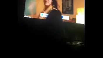 play Kareena seduce a srk ​​con sus muslos y su cuerpo, él la arrojó suavemente sobre la cama y la folló muy duro.
