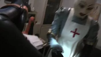 play Rubbernurse agnes - vestido longo de enfermeira de látex cinza, capuz de cirurgia branco e máscara - parte 2 - atrelado com um vibrador carnudo longo, ejaculação precoce de todo o creme de esperma