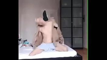 চালান সিসি সবসময় কাঁচা মোরগ জন্য ক্ষুধার্ত