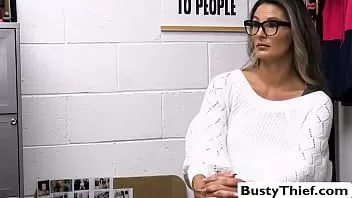 play Busty milf mandy rhea sikikleri security Officers bigcock üzerinde masa