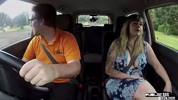 play Păsărica șoferului milf fută tare de instructor în mașină