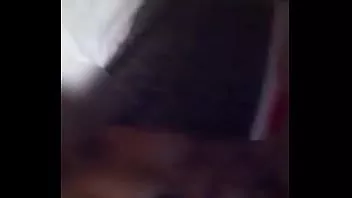 Oynat Sıcak eş kalın bir çift kremalı pasta alır
