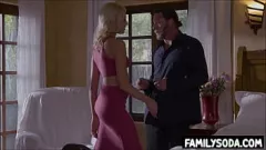 play Jordan Maxx et Skyler Storm, MILF aux gros seins, surprises en plan à trois par leur belle-fille