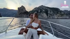 play Секс на свежем воздухе на прогулке на лодке по Капри: соседку Sammm трахает капитан
