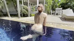 Reproduzir As irmãs adotivas Tina e Adam Rit têm um dia selvagem na piscina