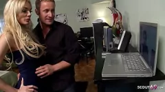 Oynat Büyük göğüsler sarışın milf, hile karşılaşmada büyük dick komşu ile yaramaz alır