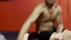play Fiica vitregă captează tatăl vitreg în act cu o păpușă sexuală masculină