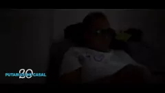 Reproducir Viendo porno en la oscuridad: video completo