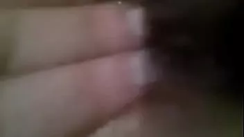 play 第一次：偷偷溜走，这样我就可以在我第一次在视频上自慰时揉我的阴部，世界上最好的第一次尝试，极端特写，太近了
