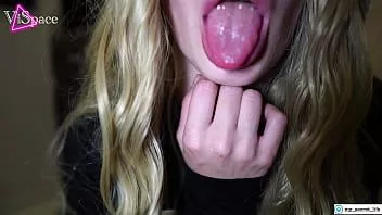 play Plug anal dans le cul. masturbation chatte poilue avec un vibromasseur