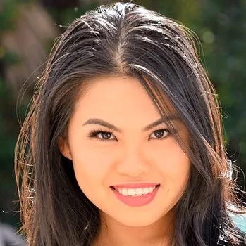 Pornostar Cindy Starfall