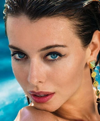 Actrita Roxanna June